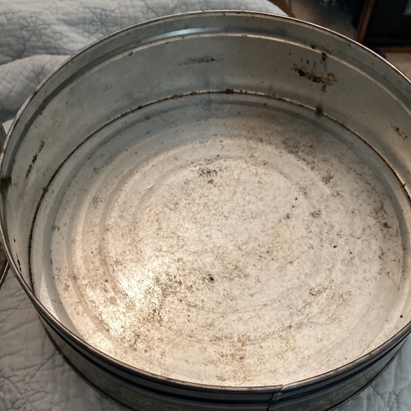 Vintage large currier and Ives art fruitcake tin. - Picture 8 of 8